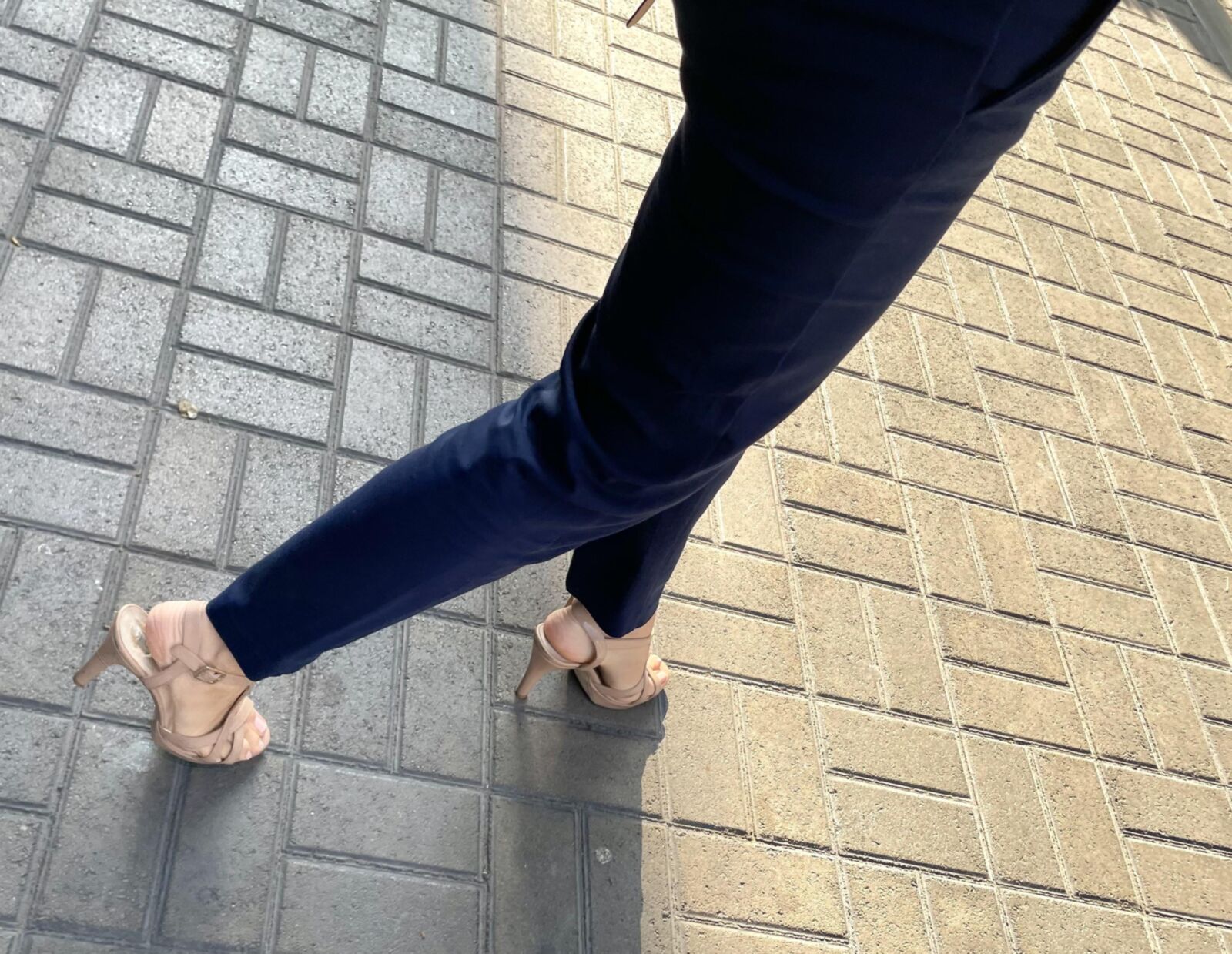 Latina candid feet 