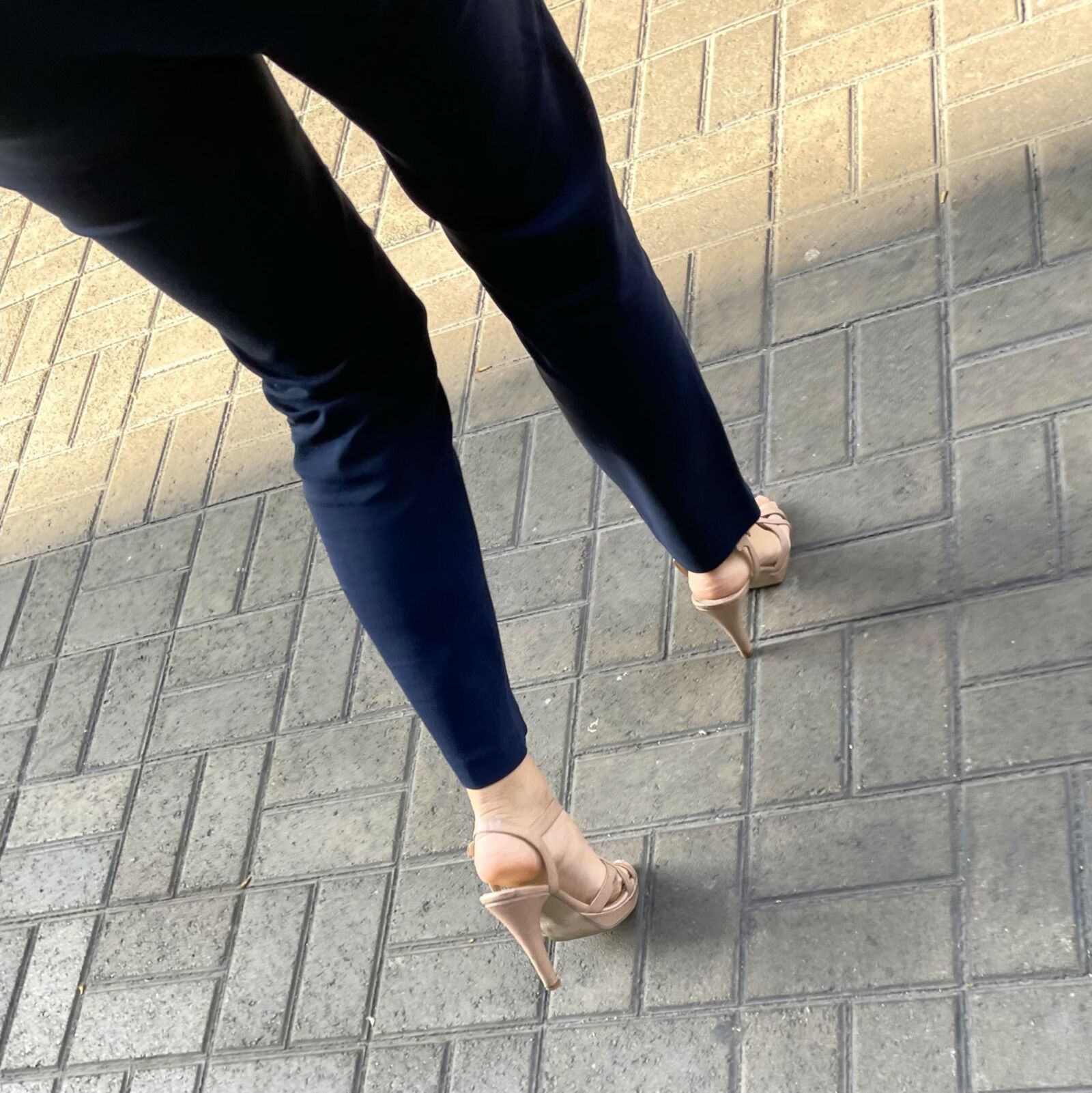 Latina candid feet 
