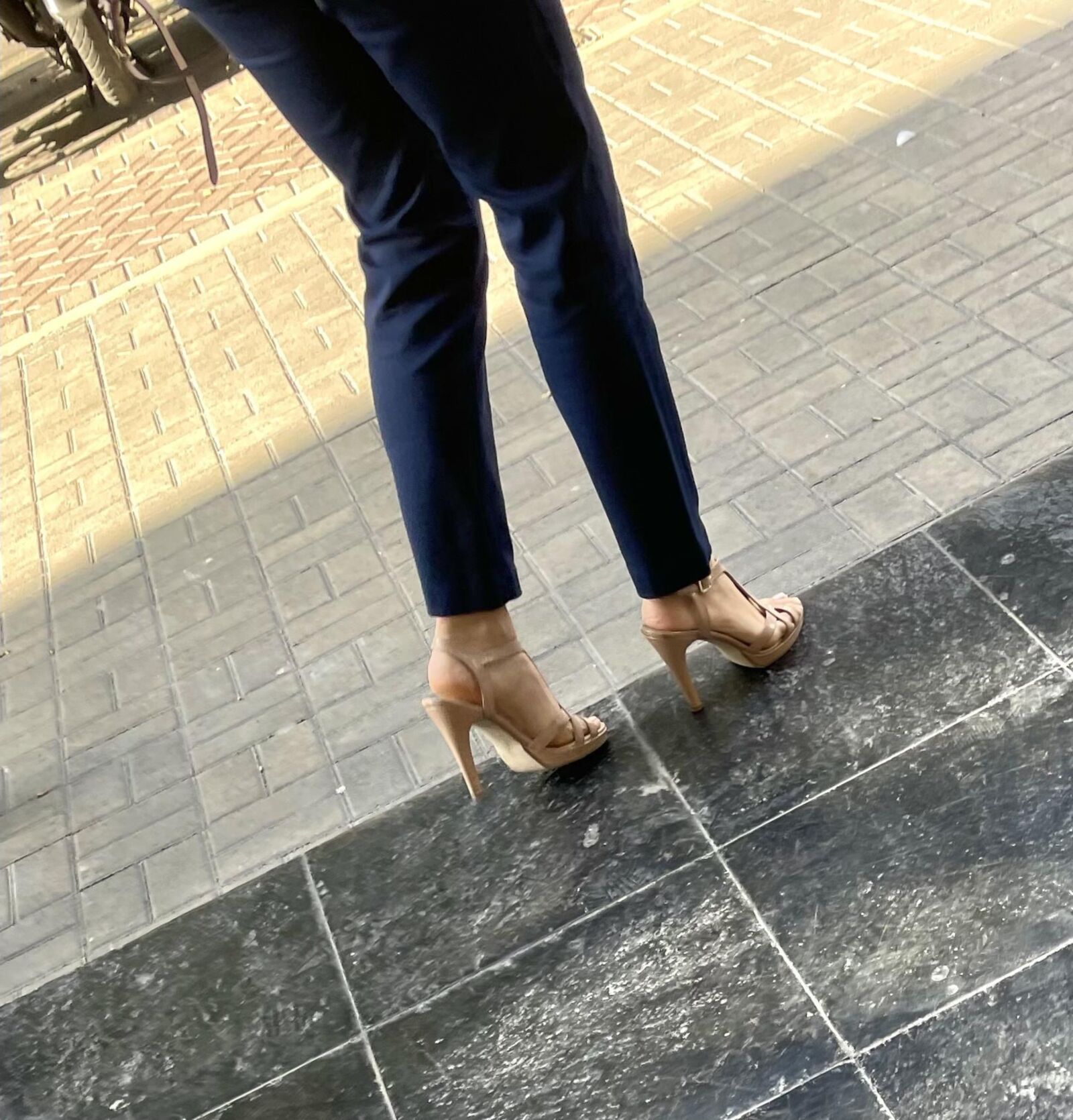 Latina candid feet 
