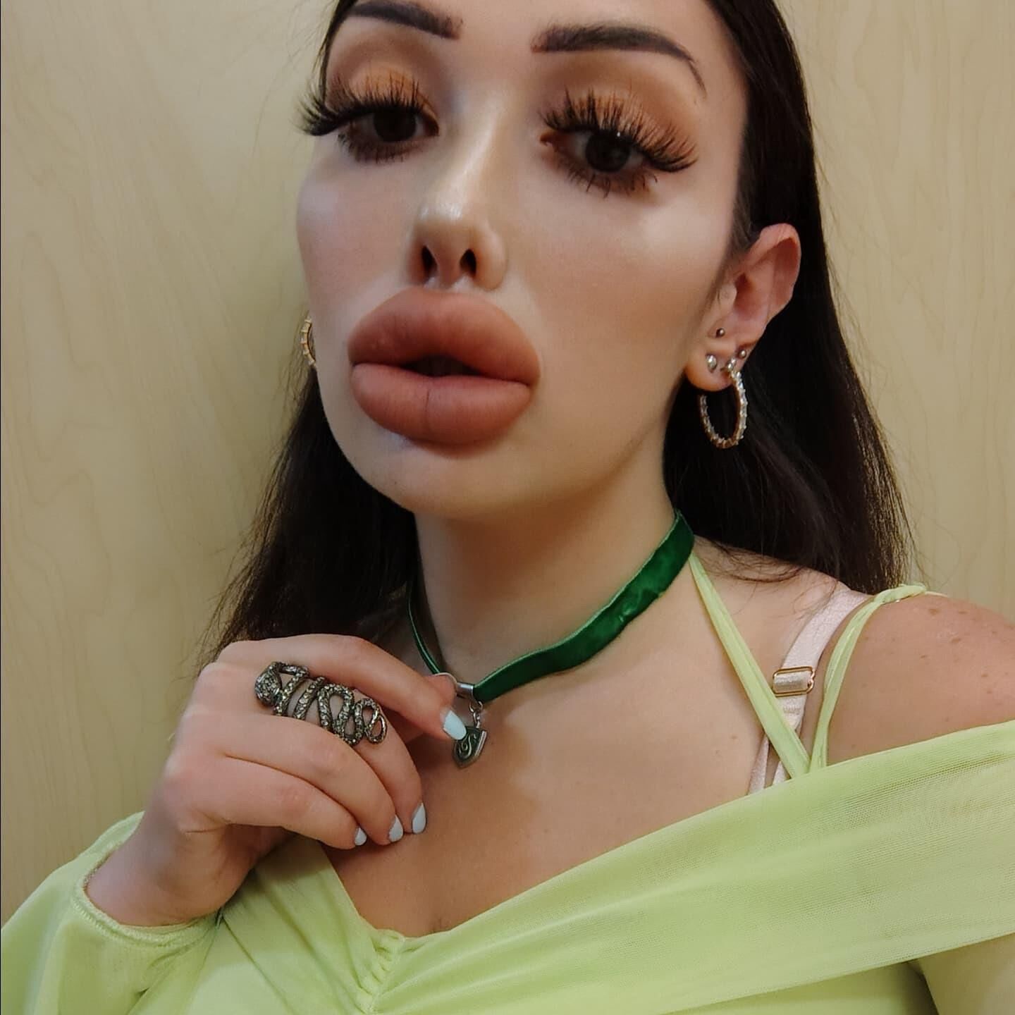 Bimbo Lips Goddess
