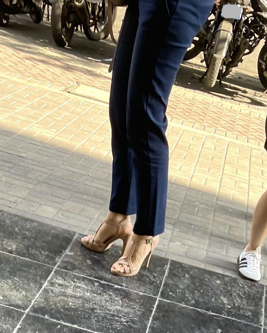 Latina candid feet 