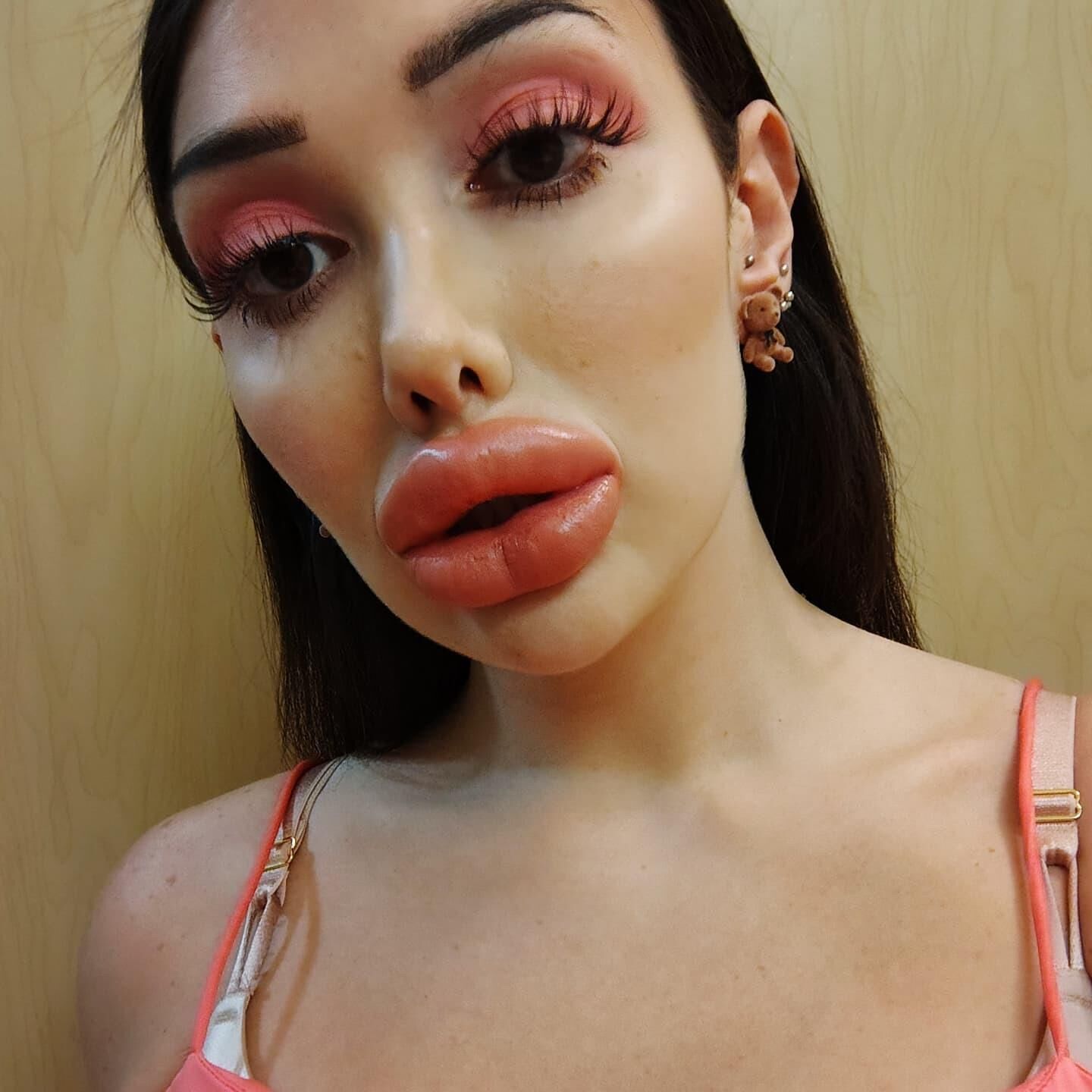 Bimbo Lips Goddess