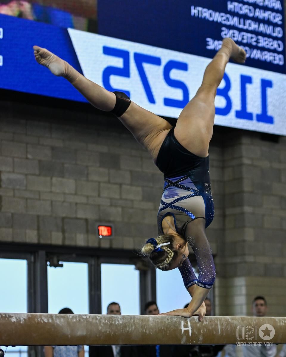 Very Hot College Gymnasts Part 