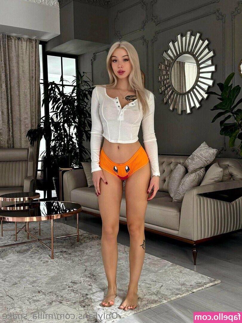 Milla sexy latina