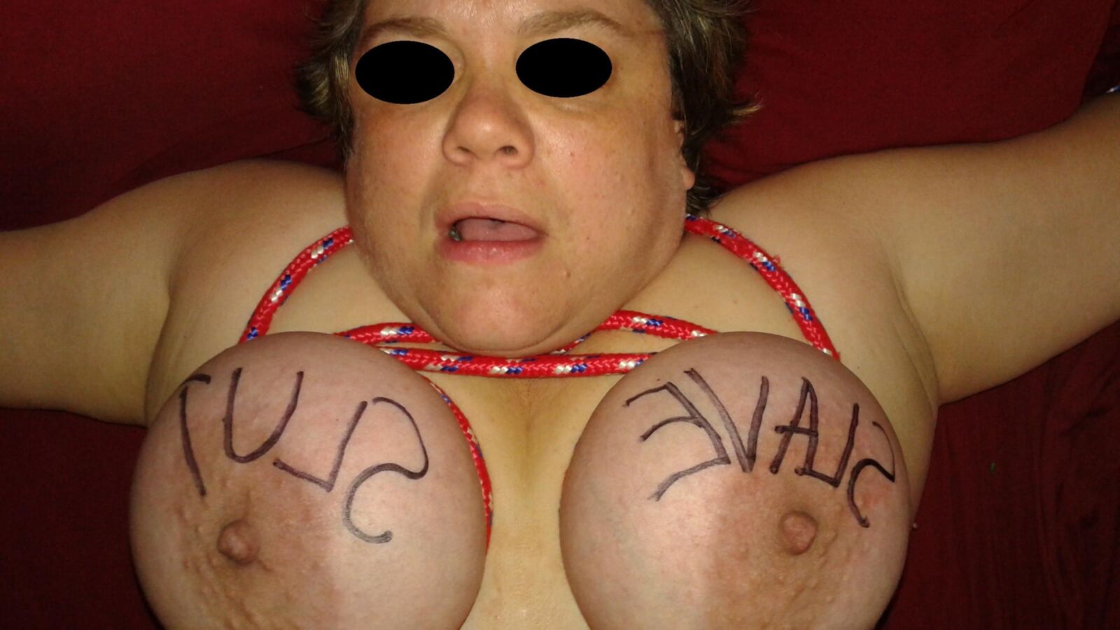 Peitos amarrados e abusados