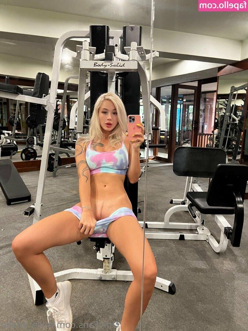 Milla sexy latina