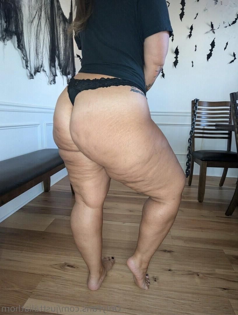 Talia Big Ass Big Tits Curvy Sexy Instagram Mom Mixed Hot Photos