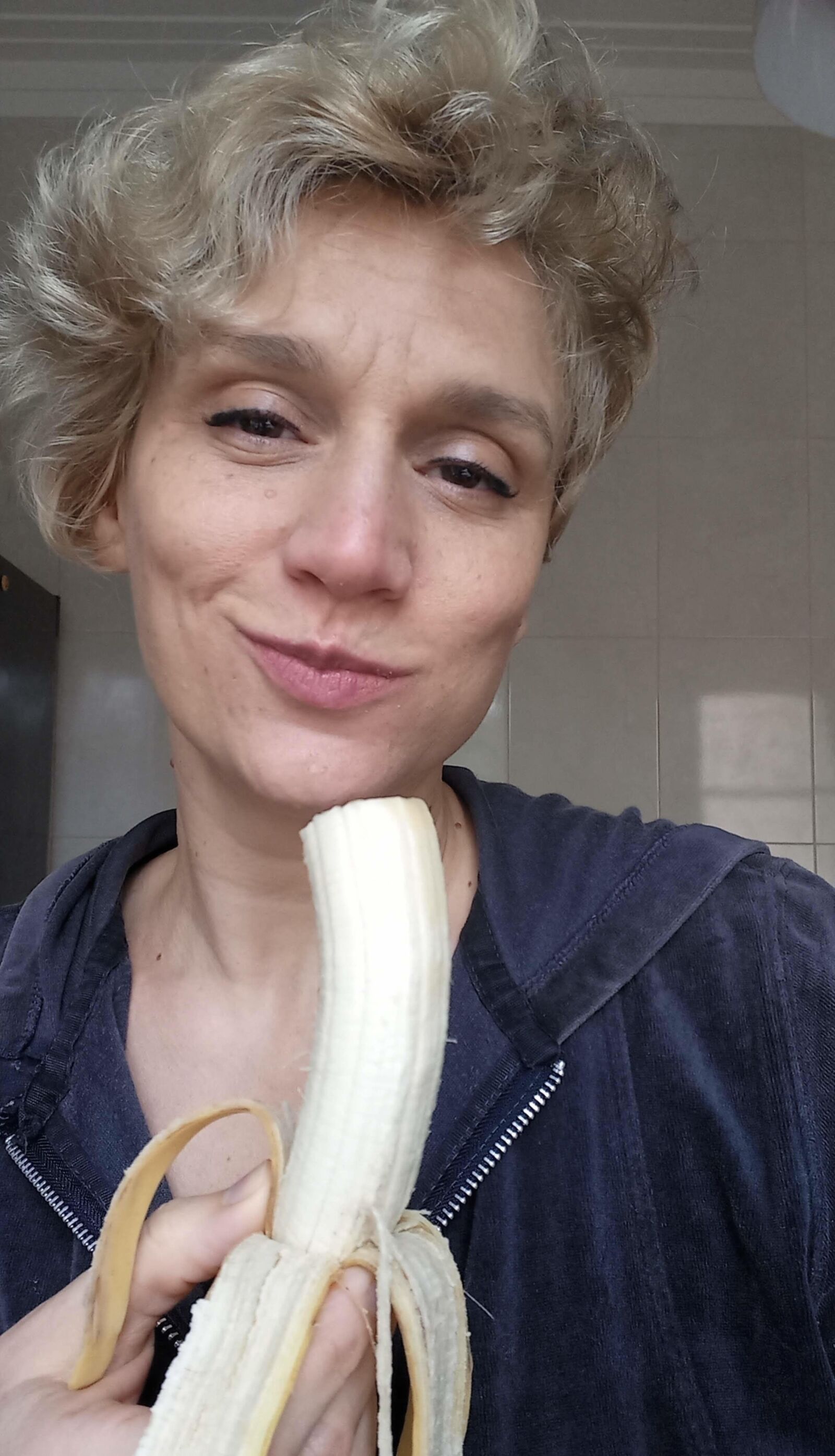 巨大なおっぱいを持つフランスのクレア