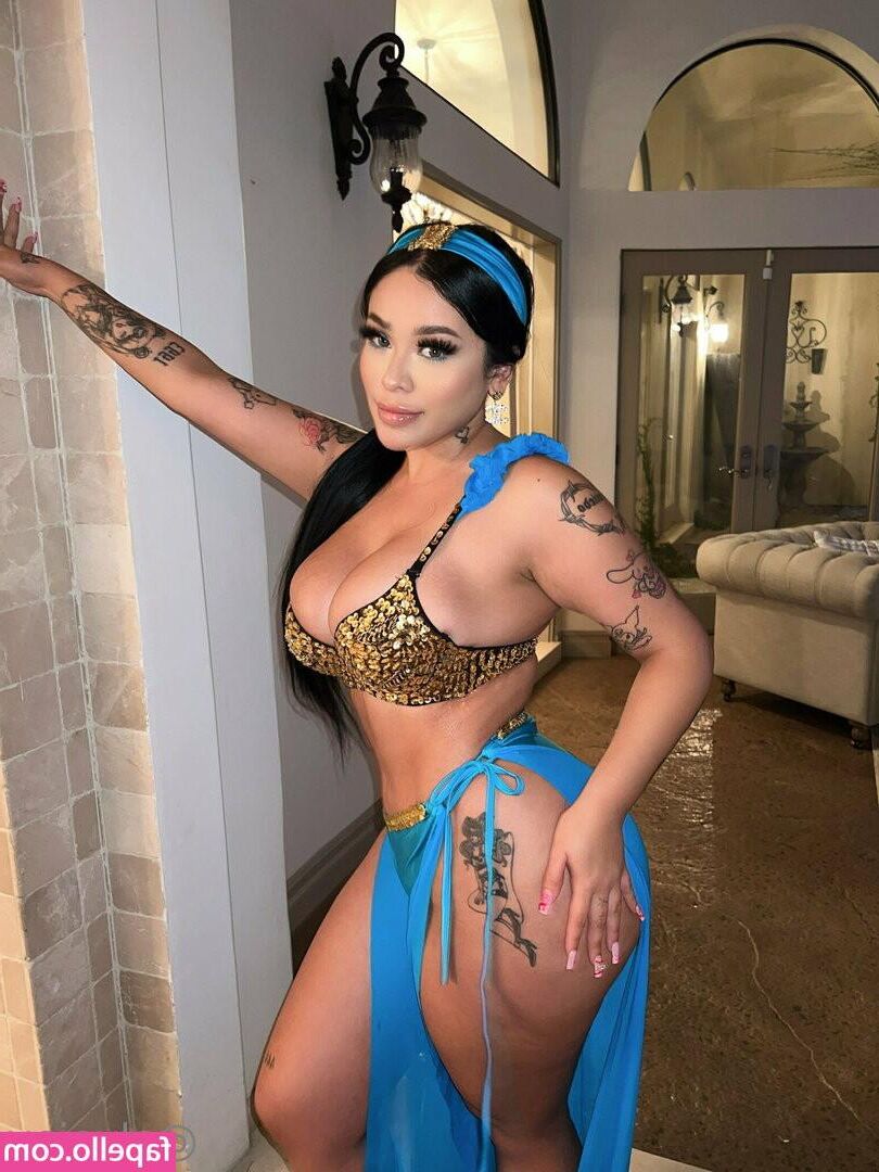 Alva Velascoセクシーラティーナ