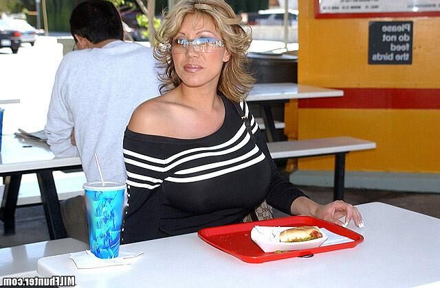 Ava Devine (cazador de milf)
