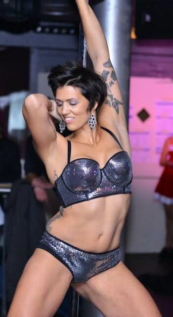 Girl's shaved armpits 