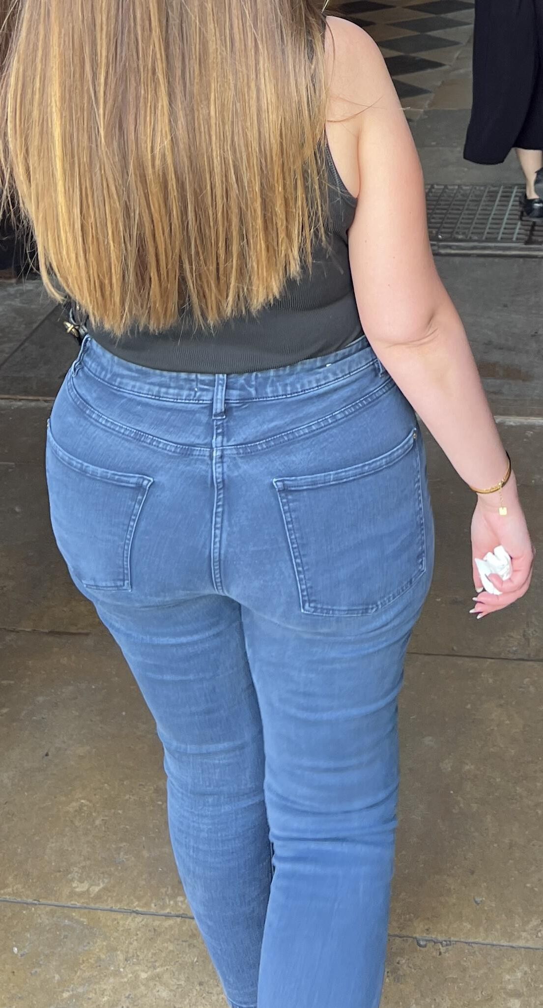 Public Ass in Paris
