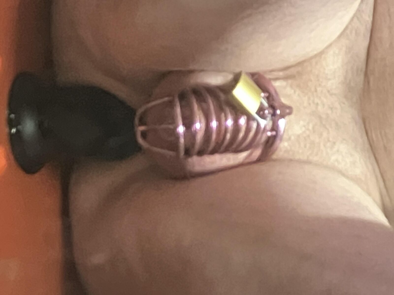 Cage de chasité en métal rose