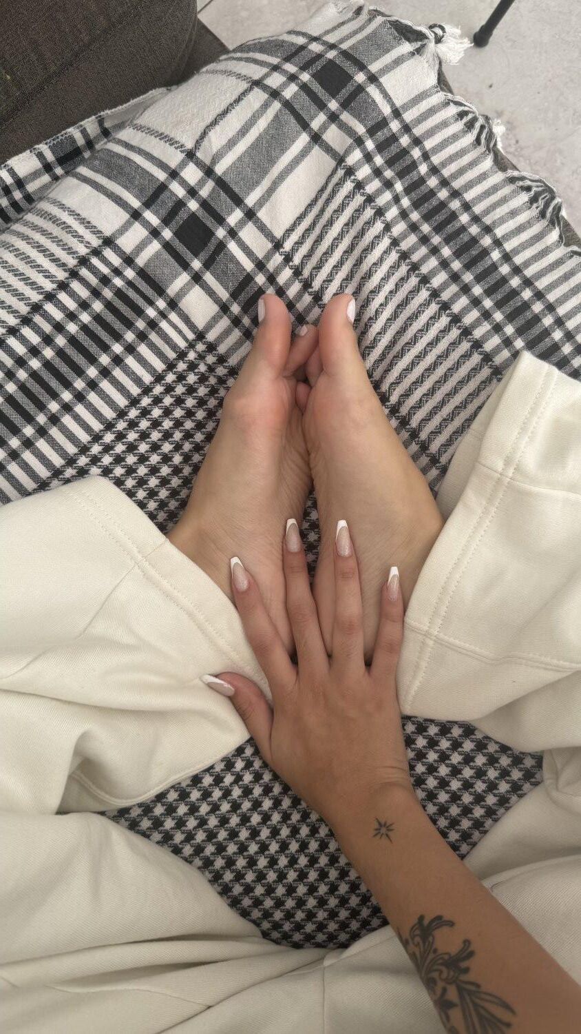 Wunderschöne Latina Teen Teen Foot Anbetung