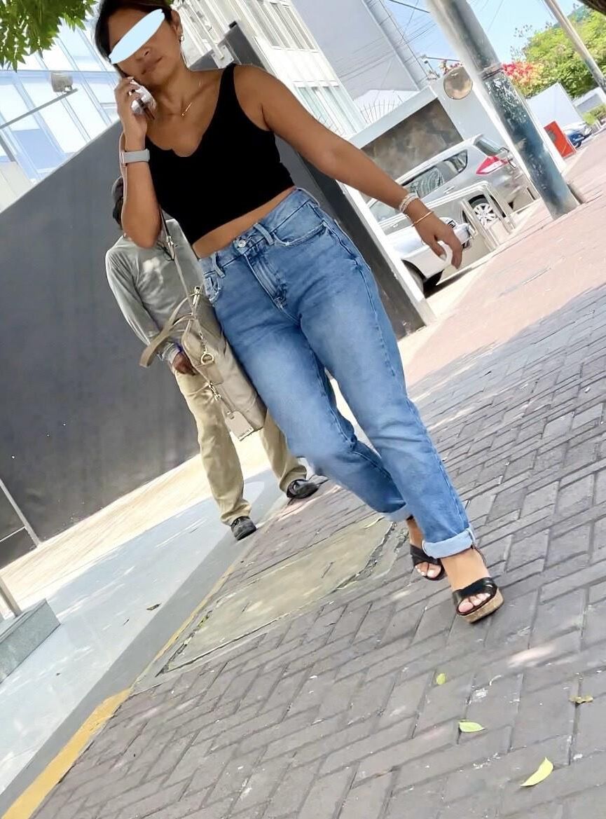 Latina Candid Feet