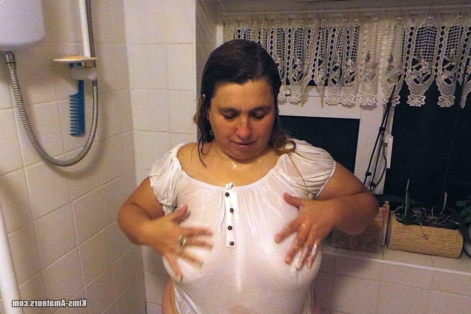 . Lola. Bathing Plumper 