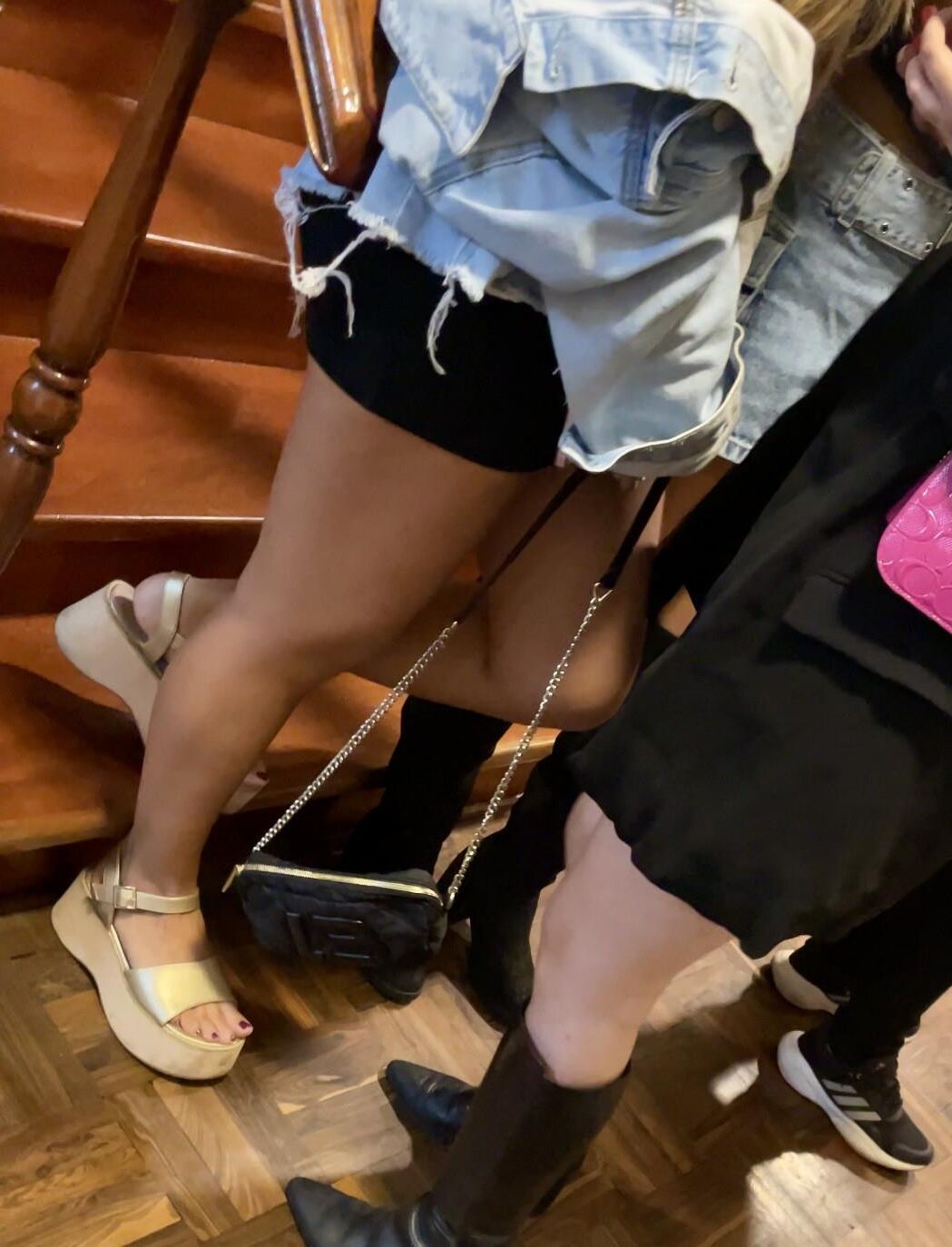 Latina candid feet 