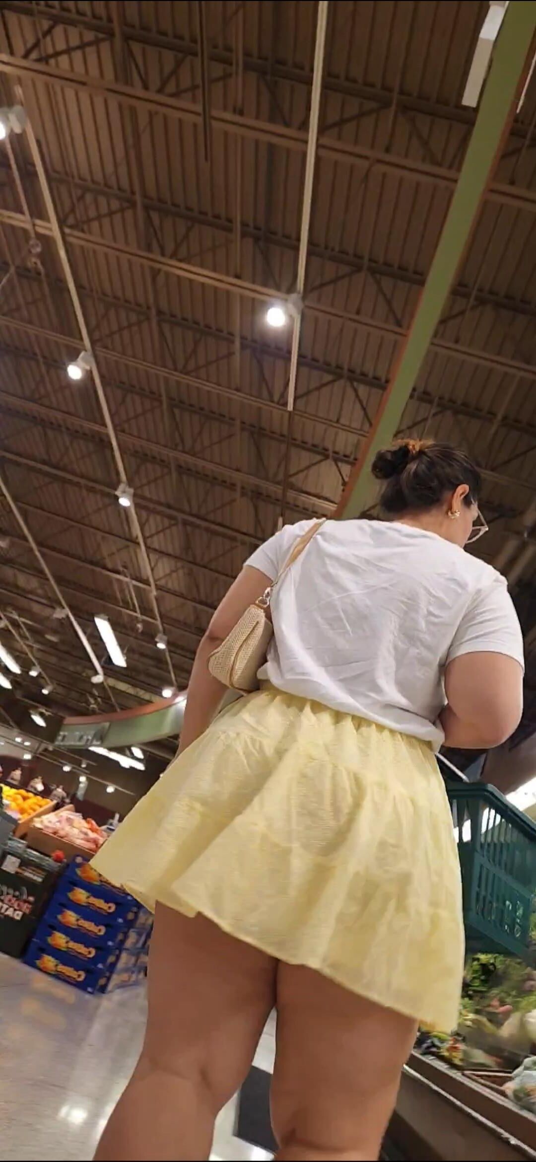BBW in Miniskirt Thick Legs