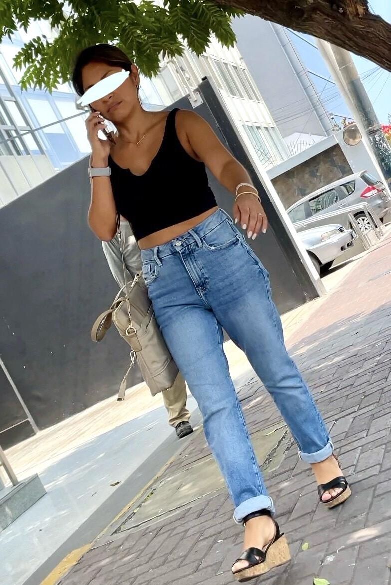 Latina Candid Feet