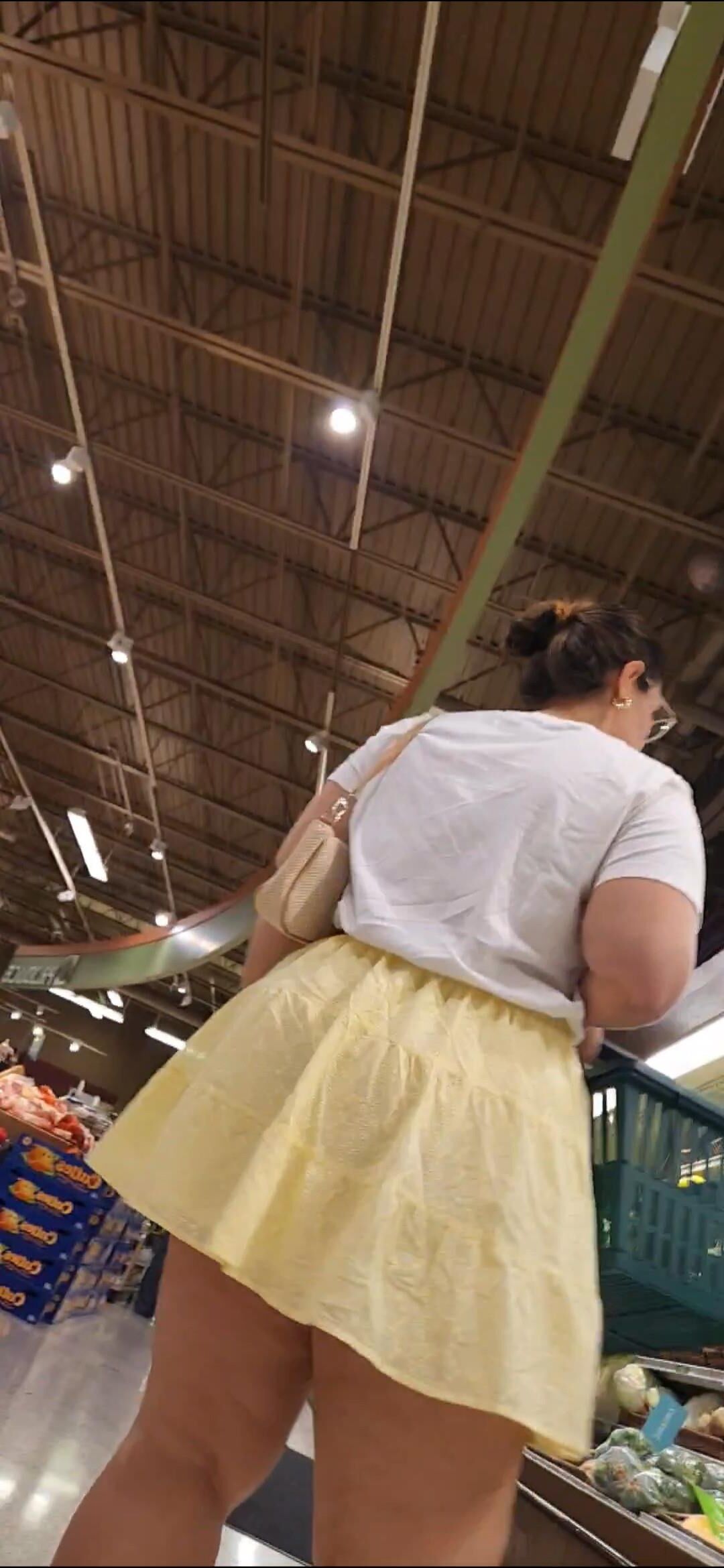 BBW in Miniskirt Thick Legs