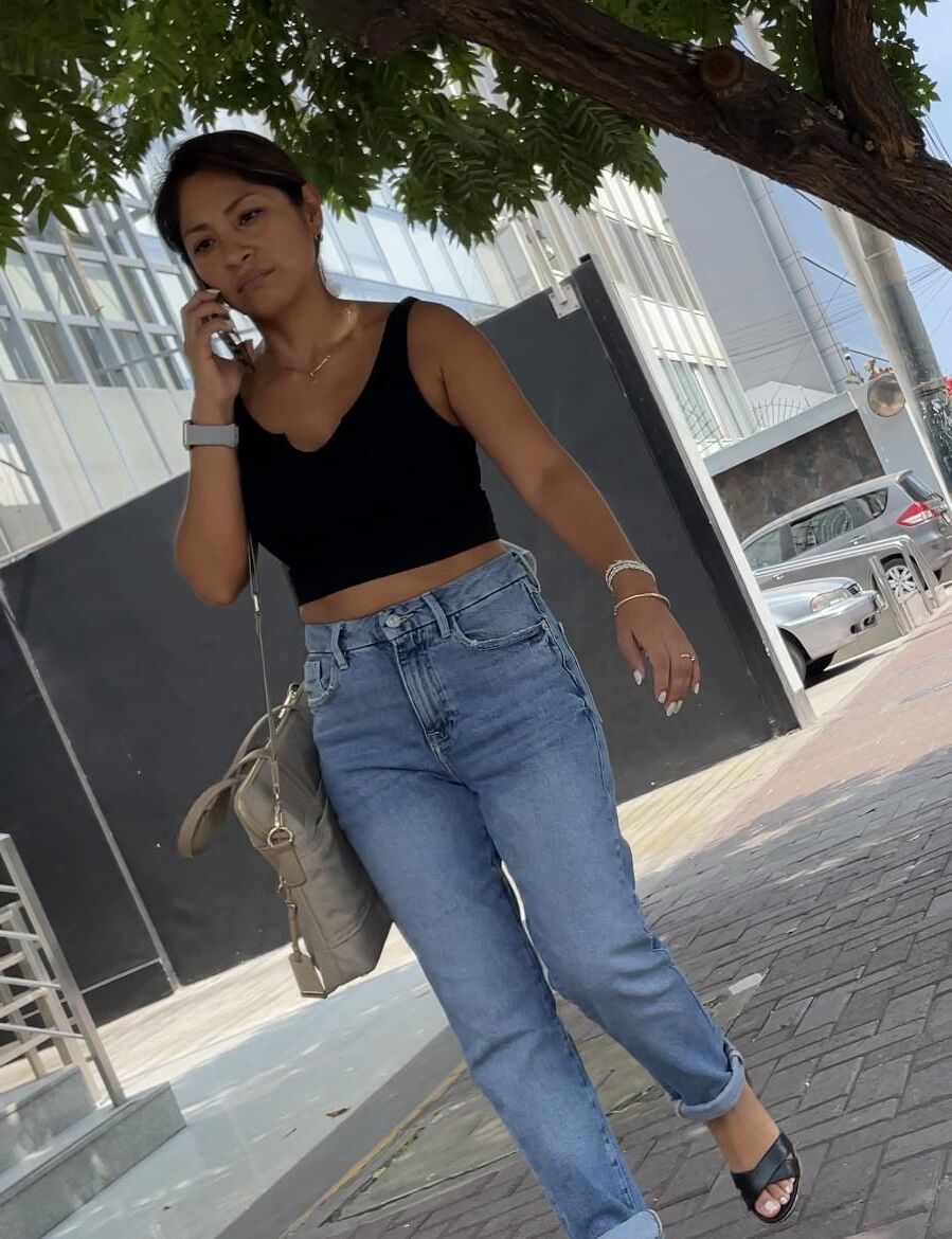 Latina Candid Feet