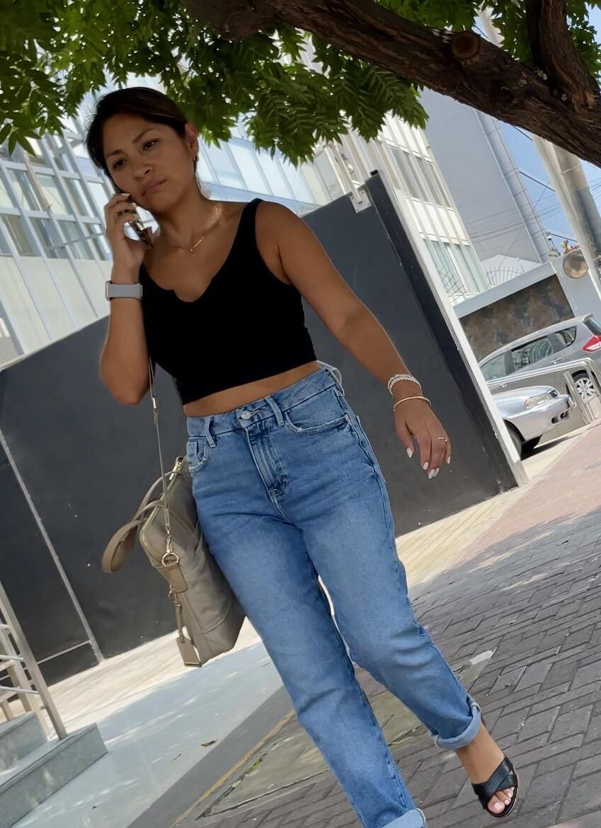Latina Candid Feet