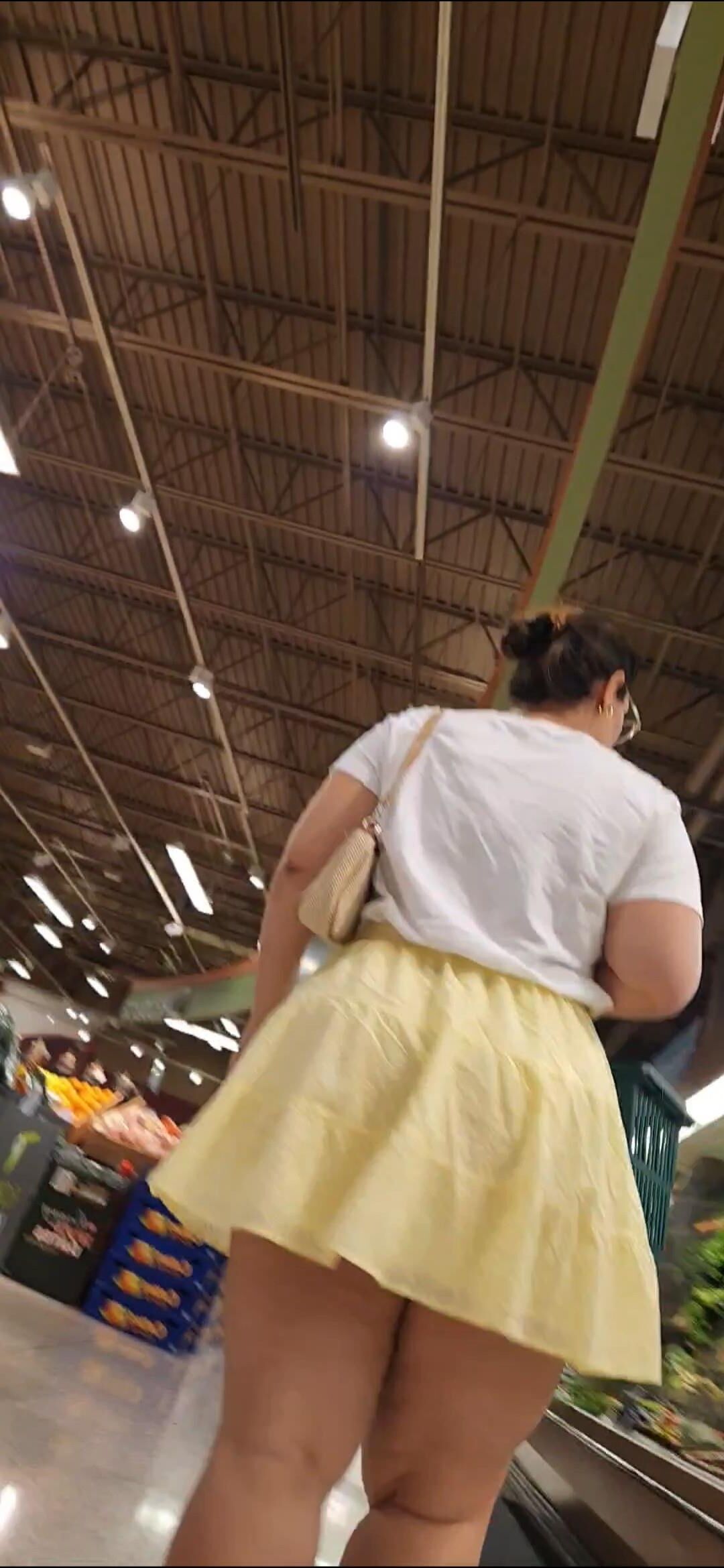 BBW in Miniskirt Thick Legs