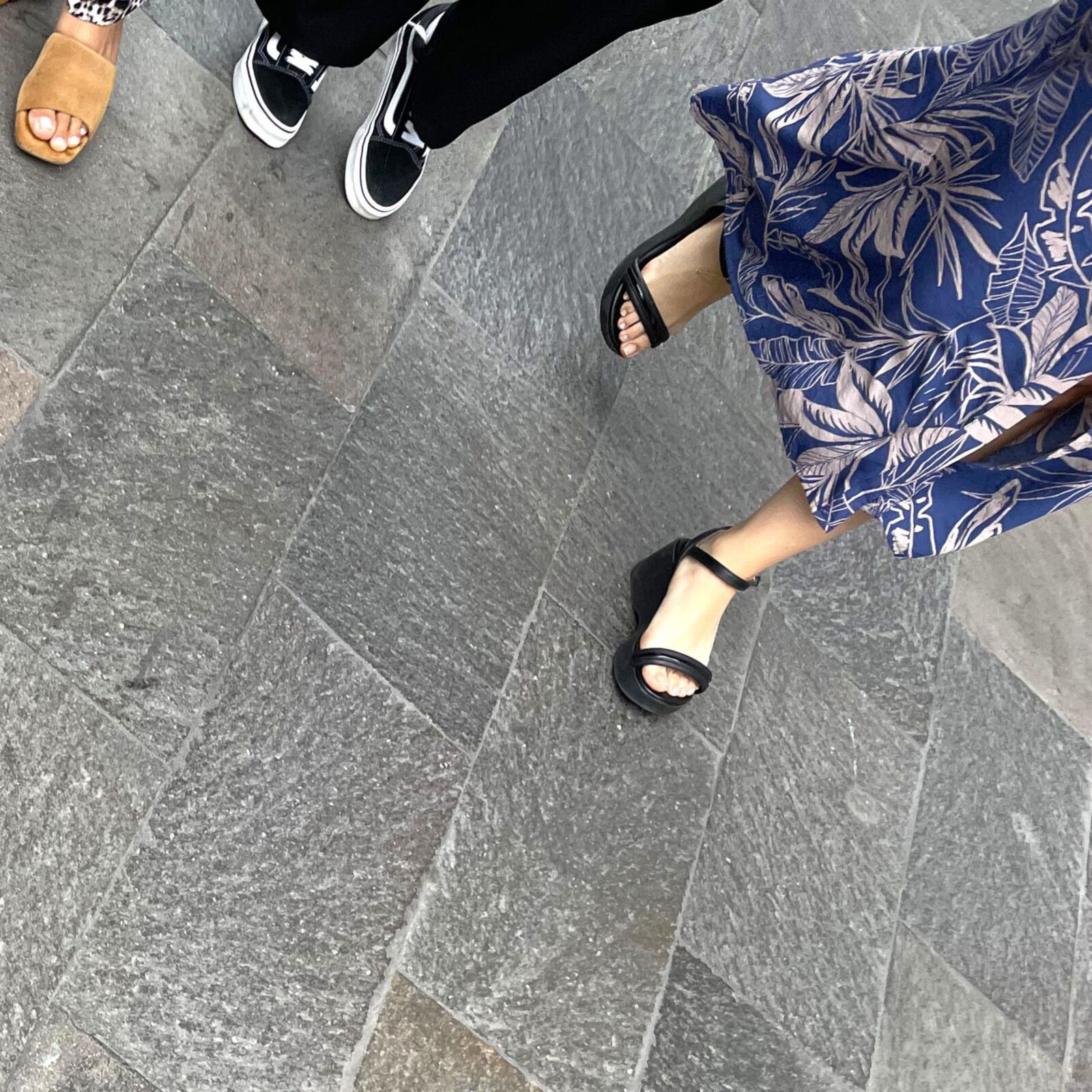 Latina candid feet 