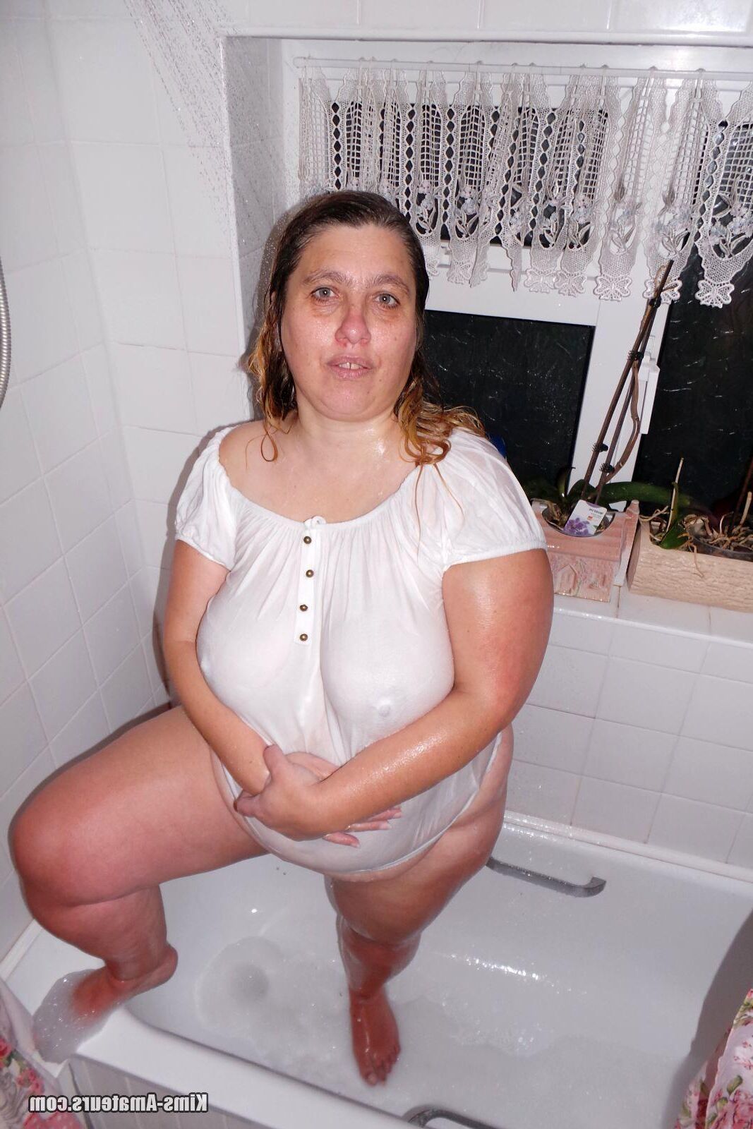 . Lola. Bathing Plumper 