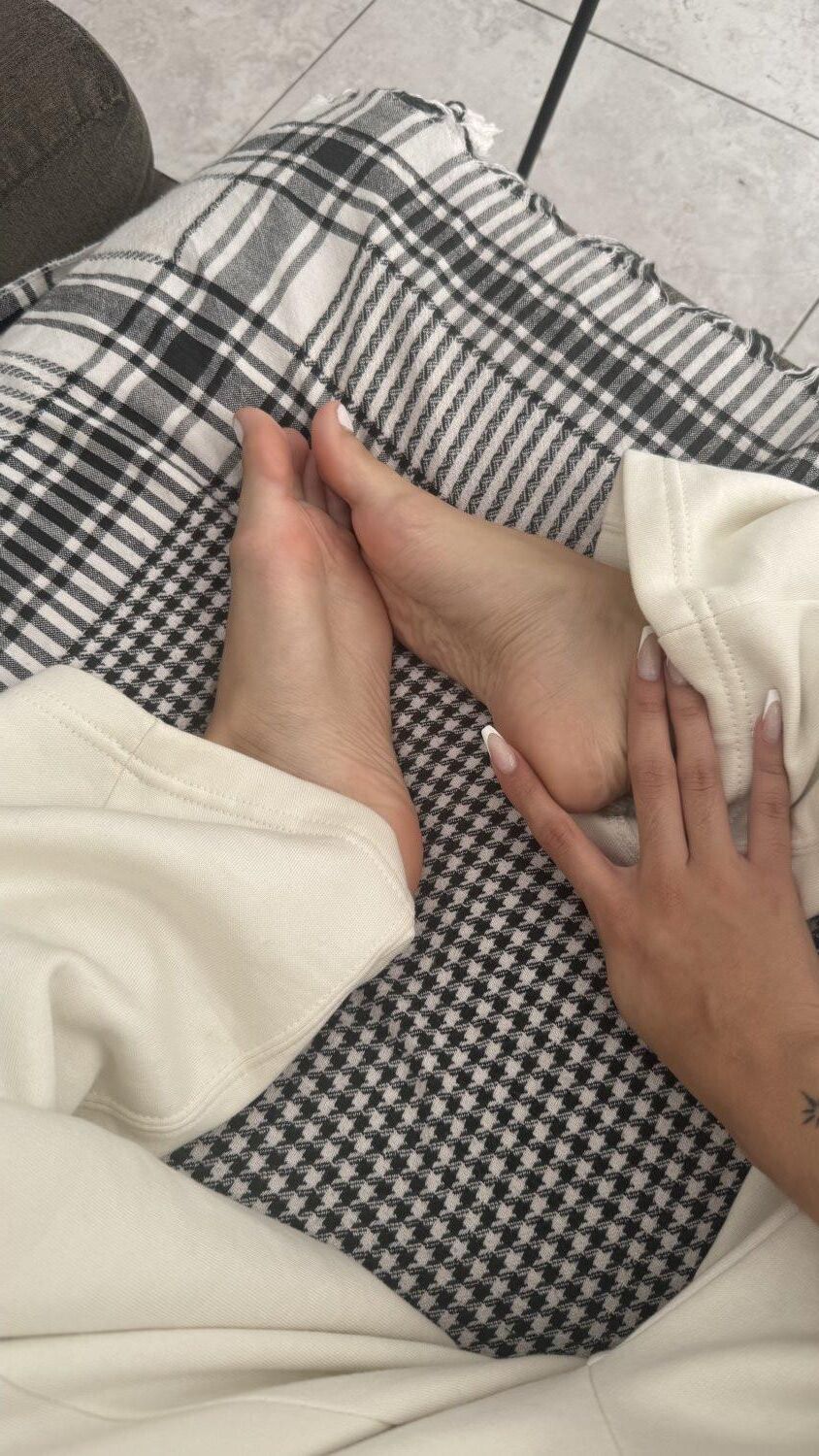 Wunderschöne Latina Teen Teen Foot Anbetung