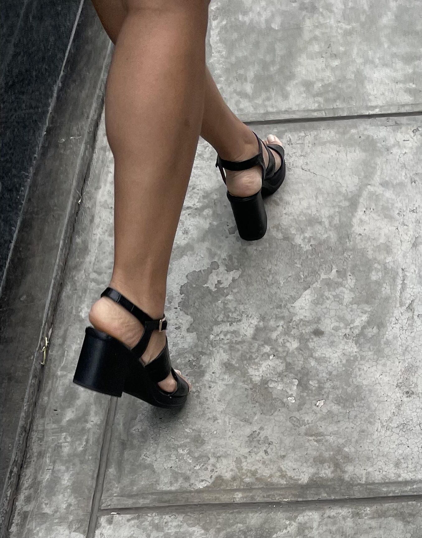 Latina Candid Feet