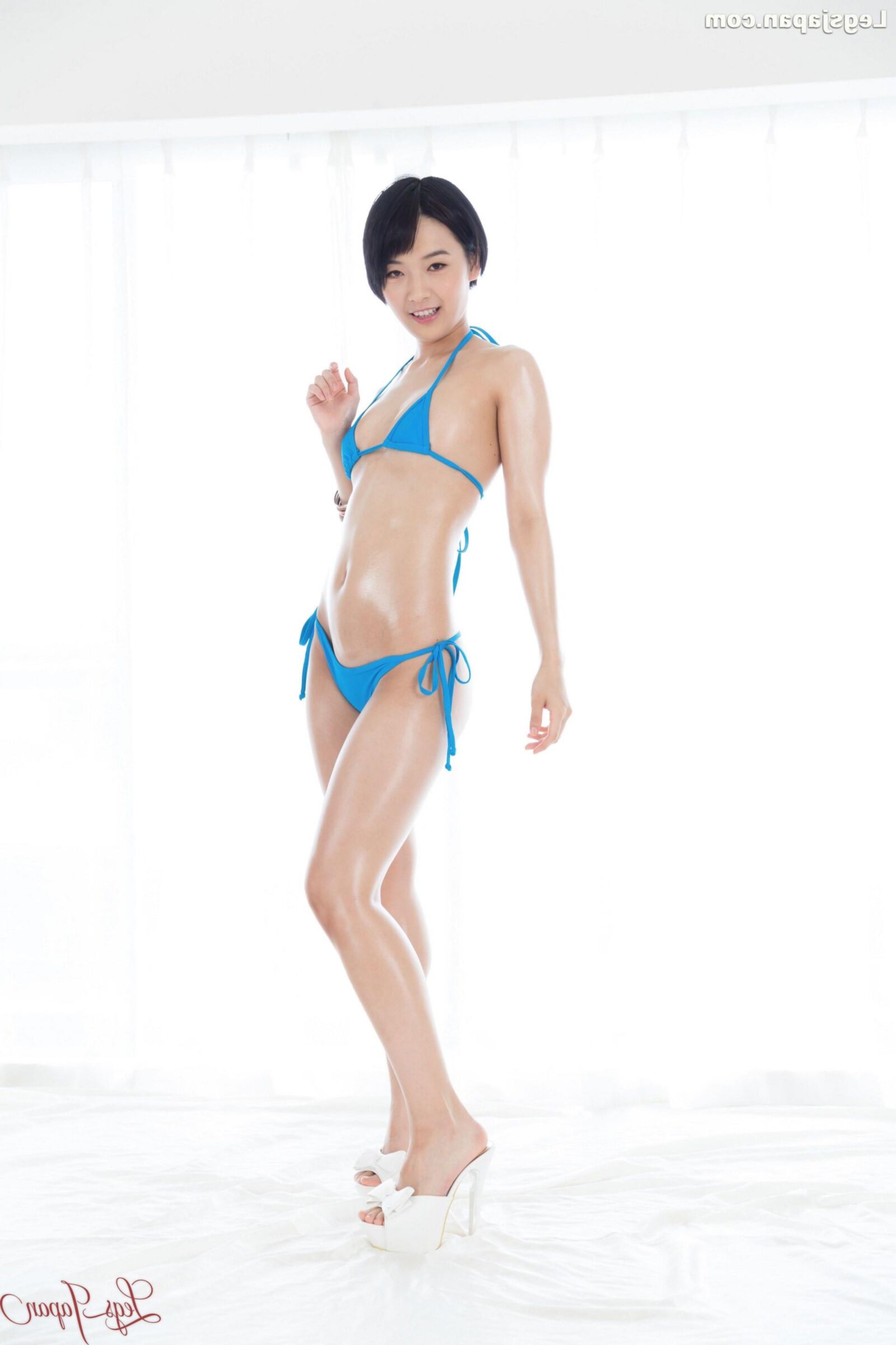 japanese nude model Ai Mukai Blue Bikini Show