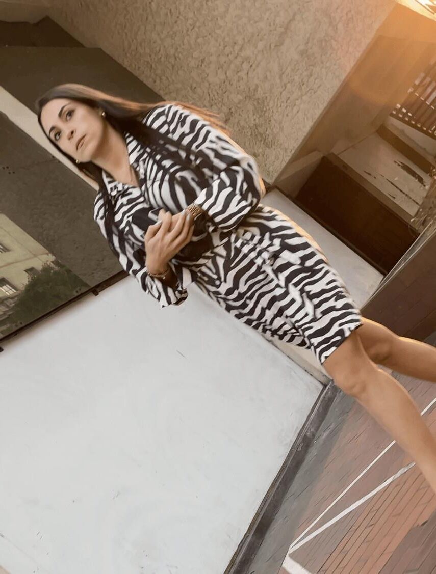 Latina candid feet 