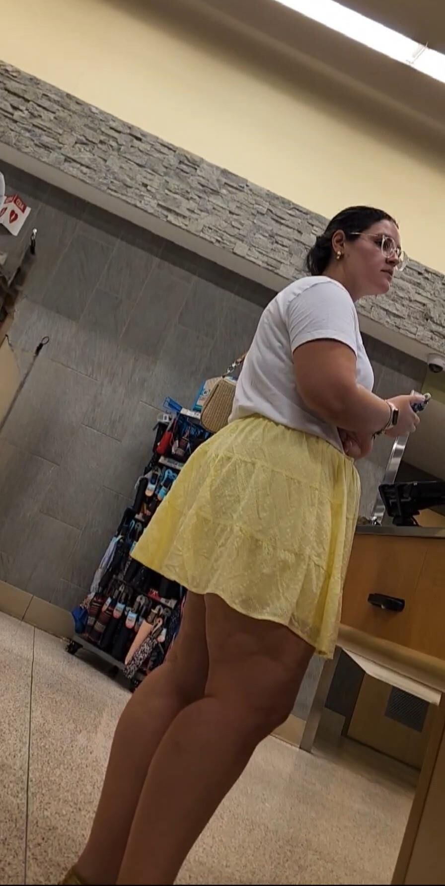 BBW in Miniskirt Thick Legs