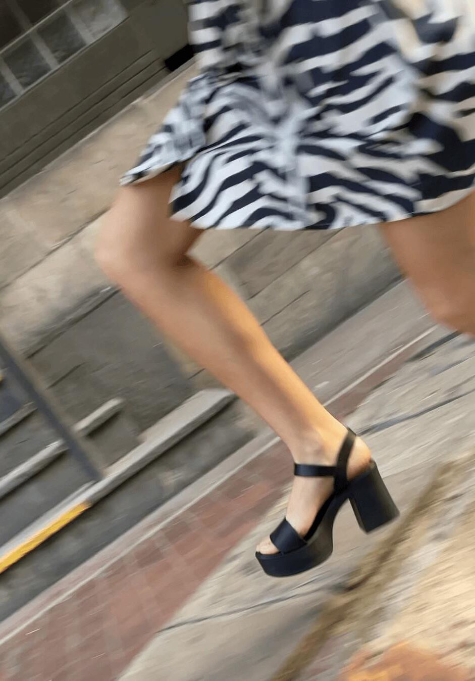 Latina candid feet 