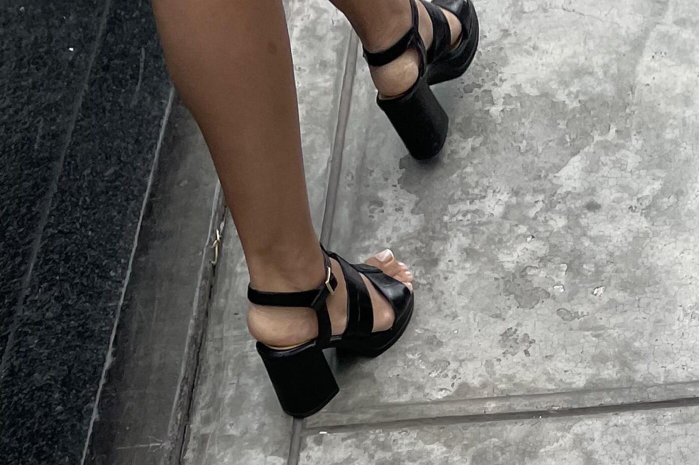 Latina Candid Feet