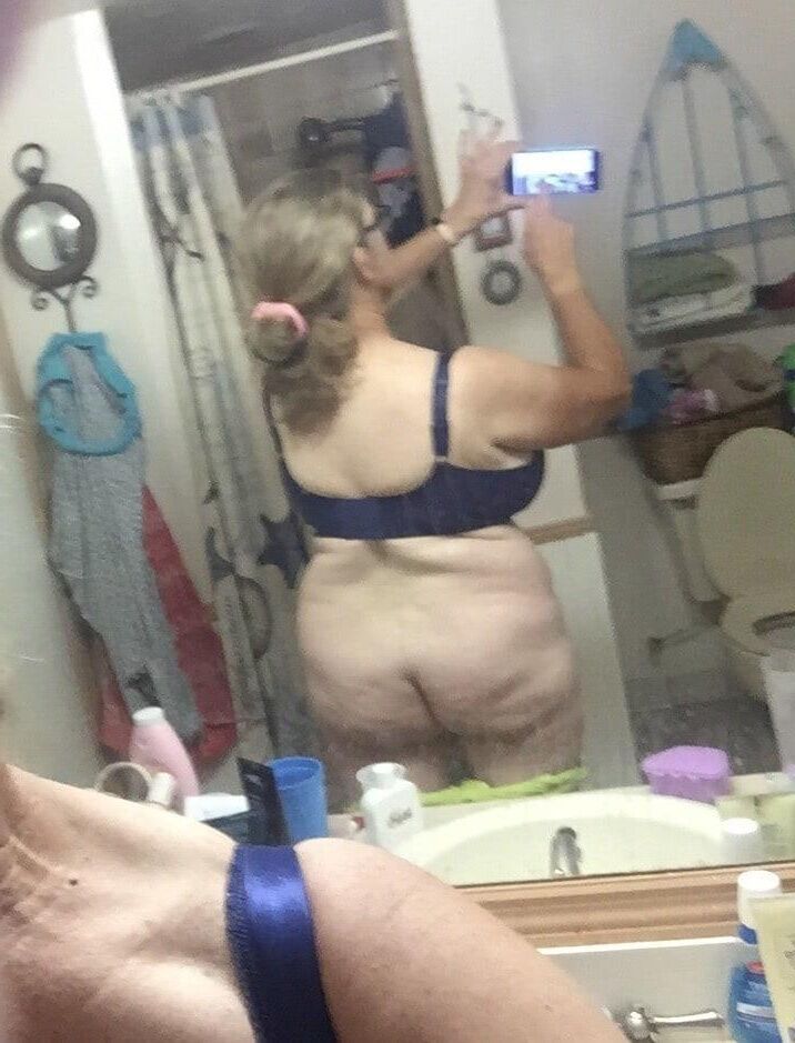 Große Brüste machen viele Selfies