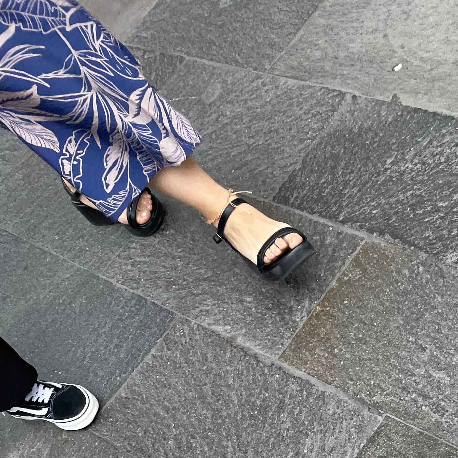 Latina candid feet 