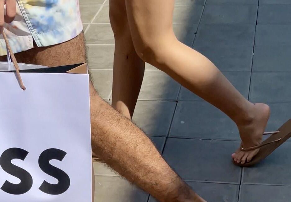 Latina candid feet 