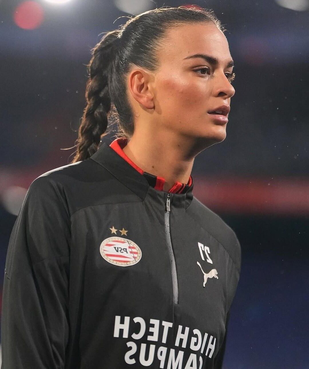 Riola Xhemaili (razão para amar o futebol feminino)
