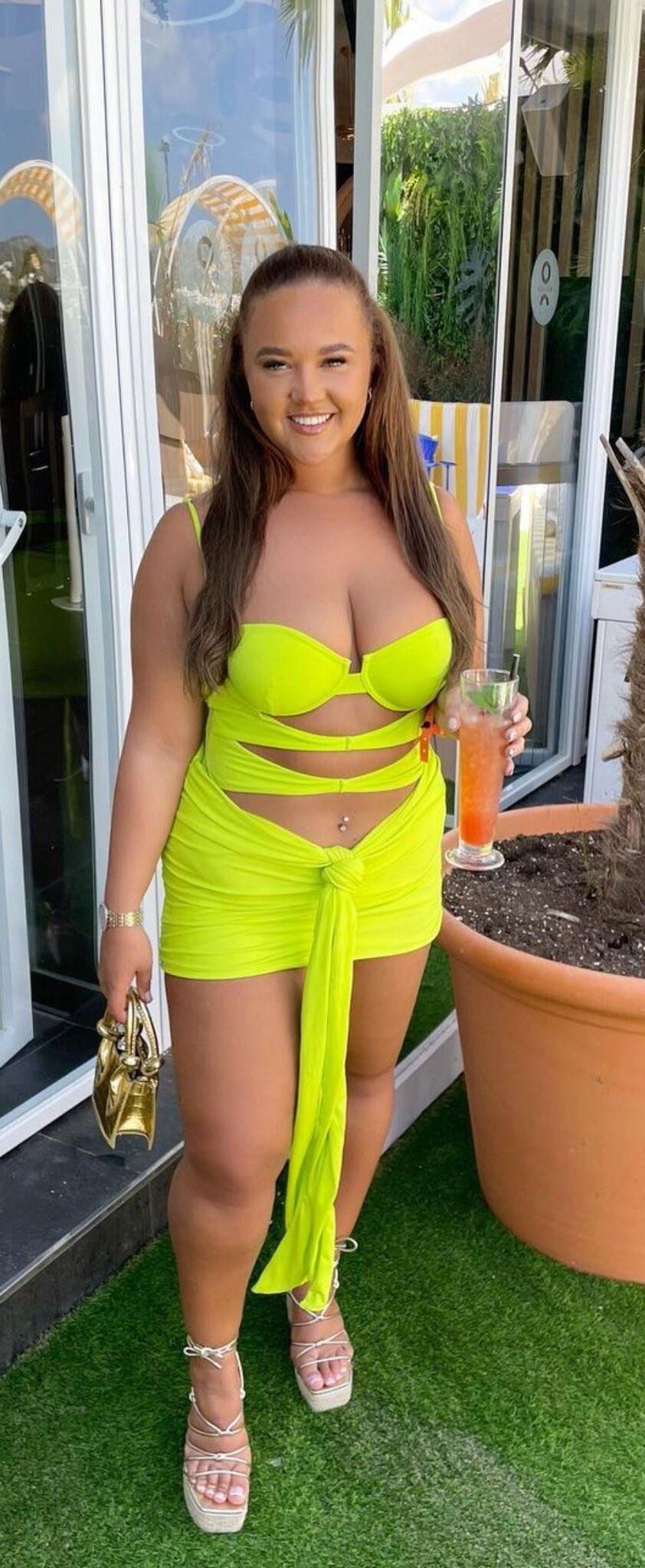 Meninas em amarelo