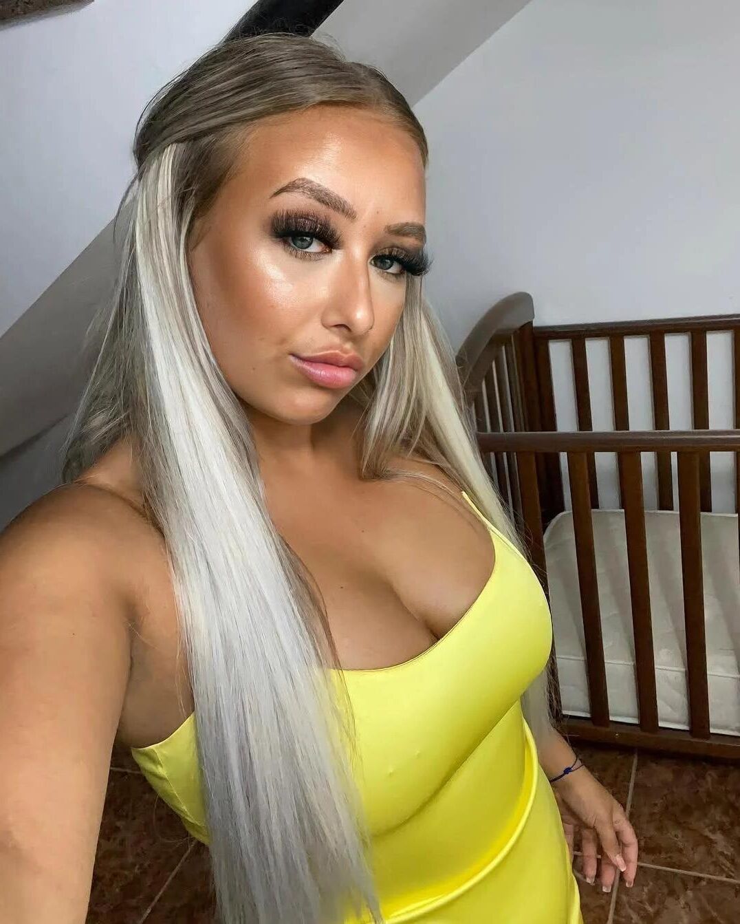 Meninas em amarelo