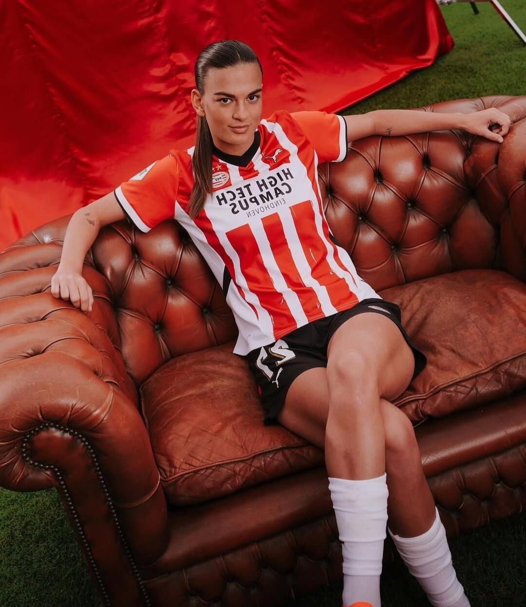 Riola Xhemaili (razão para amar o futebol feminino)