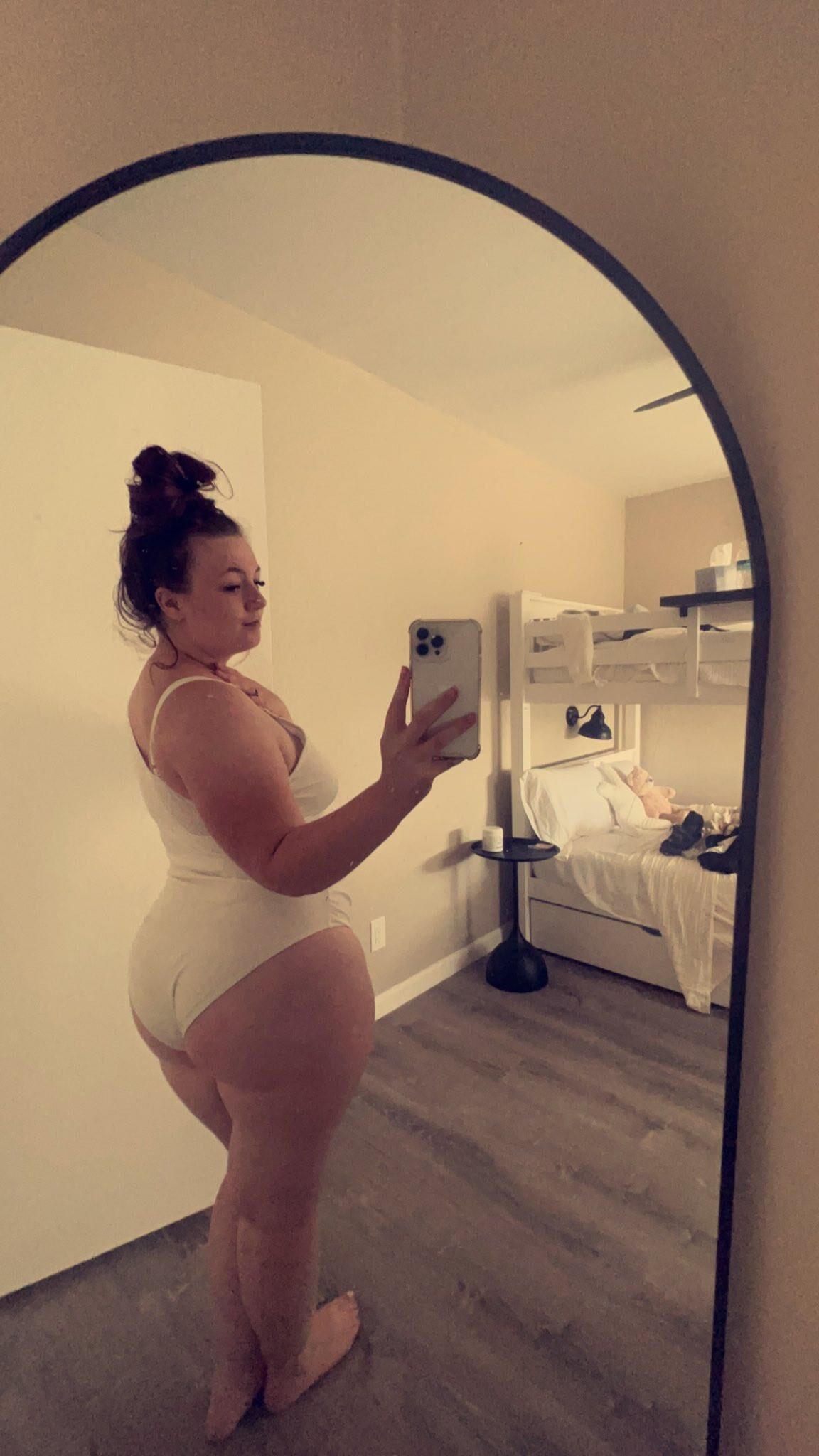 マヤの大きなお尻のおっぱいセクシーなBBWガールとメガネを混ぜたホットショット