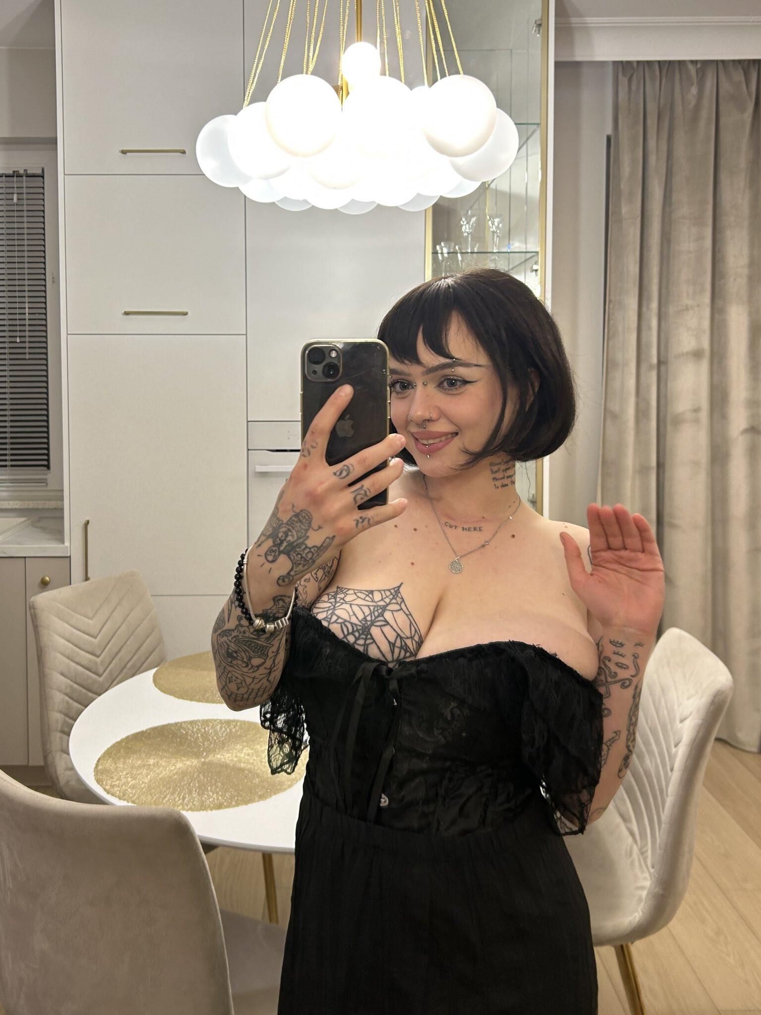 Jules riesige Brüste cuvey Beauty Tätowiertes Mädchen gemischte heiße Aufnahmen