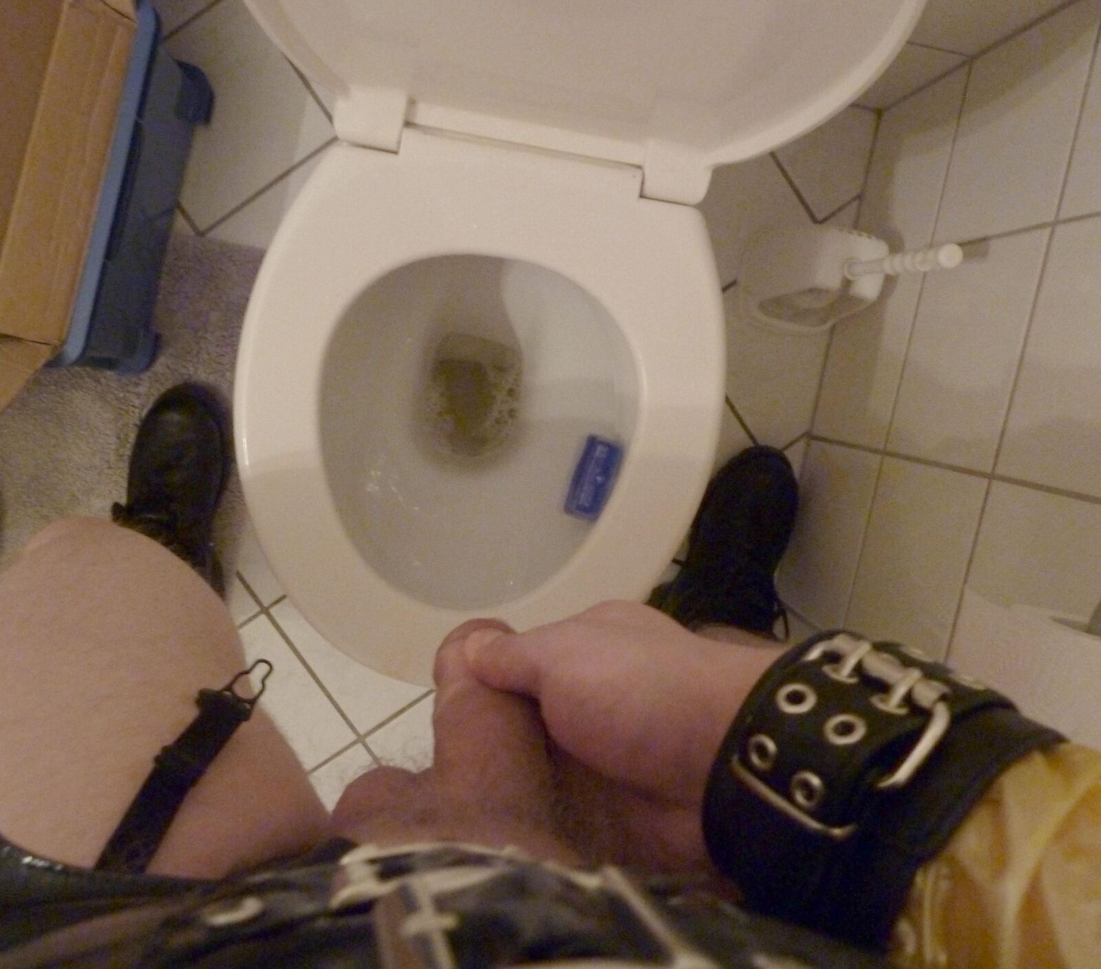 Писание в BDSM Gear