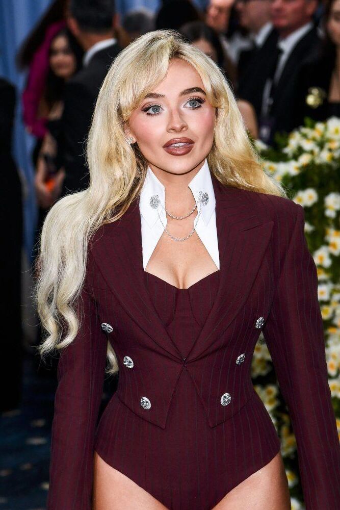 Смелый Gala Sabrina Carpenter Met Met Hala