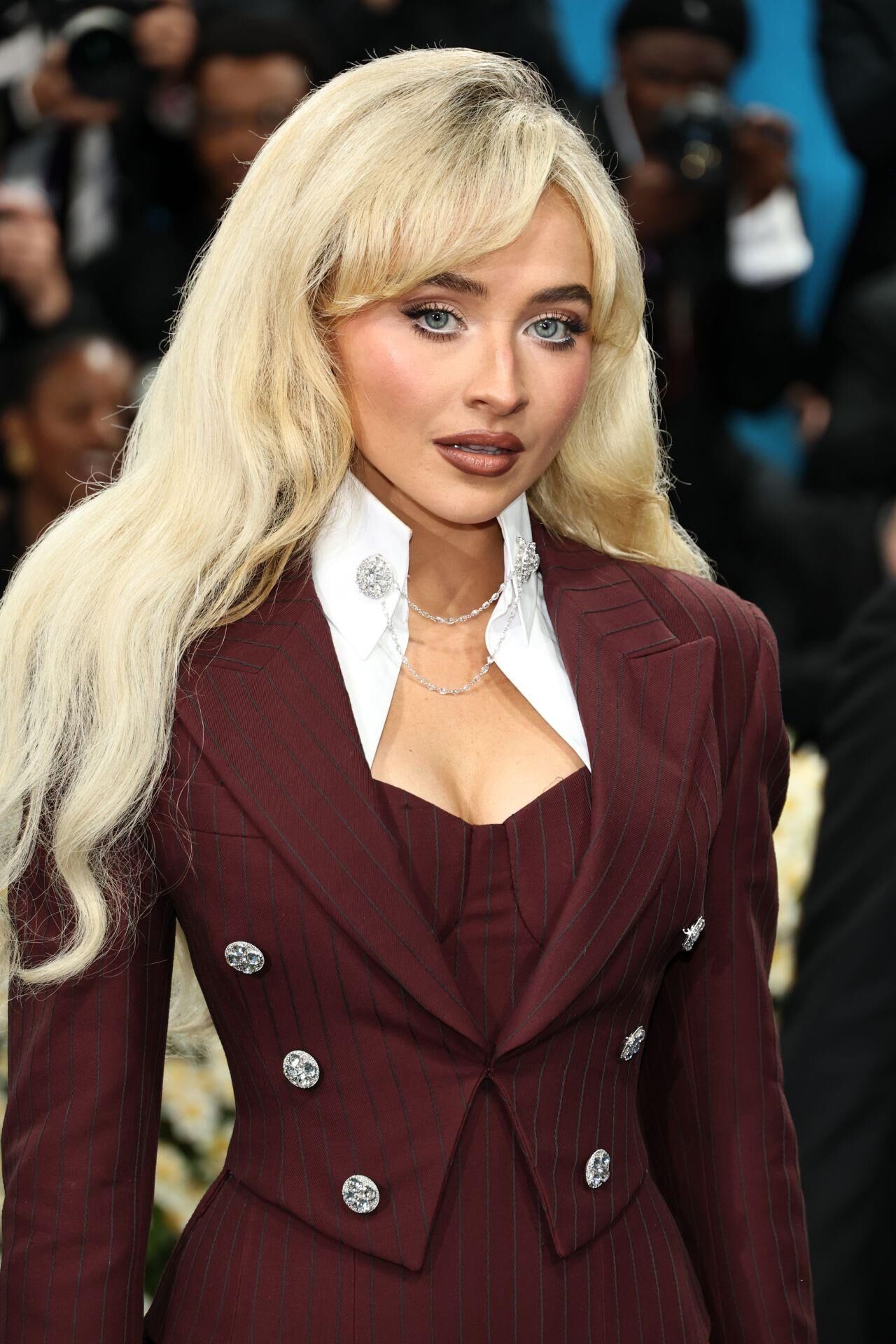 Смелый Gala Sabrina Carpenter Met Met Hala