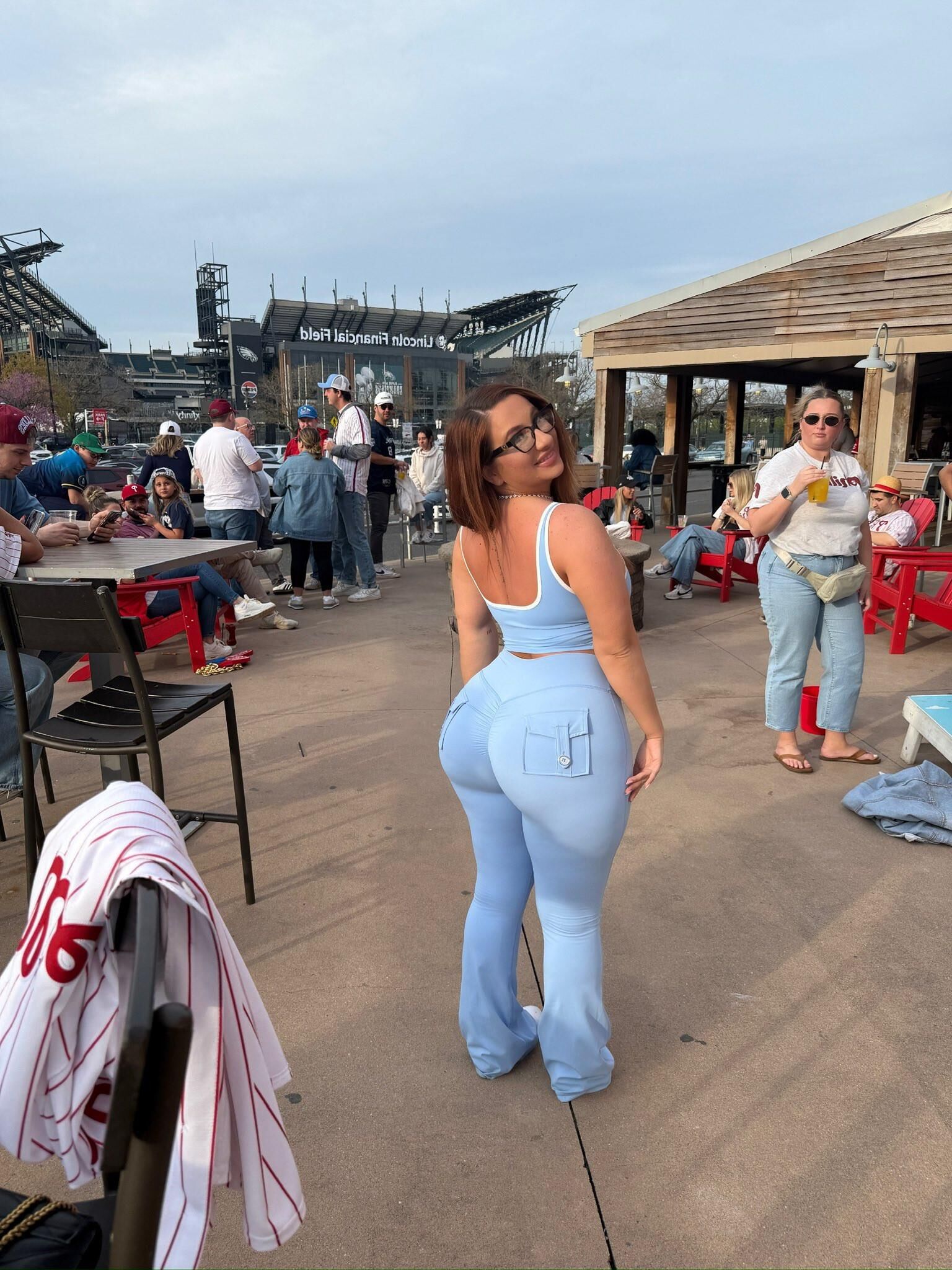 Brat Big Ass Big Boobs kurvige Brünette Mädchen gemischte heiße Schüsse