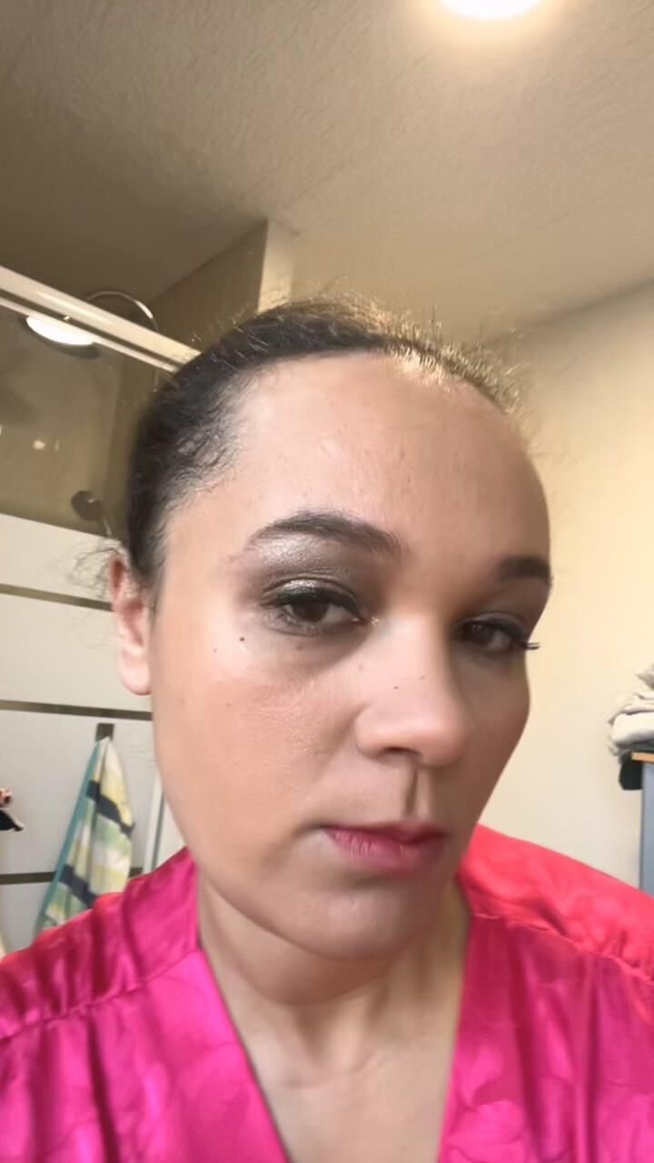 Esposa com grandes mamas grandes compartilham nus